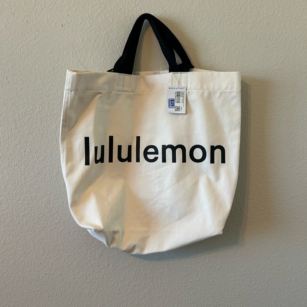 Lululemon tote bag